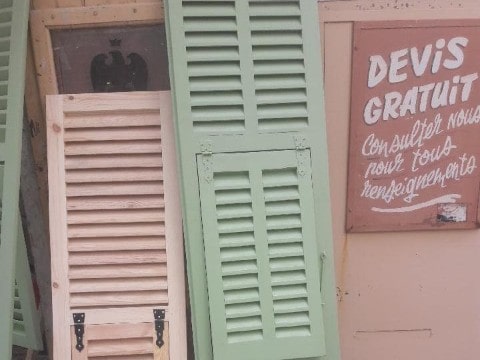 La Menuiserie Barni, menuisier ébéniste à Nice depuis 1920, conçoit vos fenêtres, volets & persiennes en bois et assure la pose dans les règles de l'art.